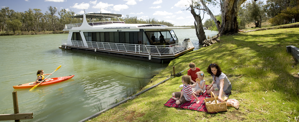 Houseboating-on-the-Murray-River-Mildura